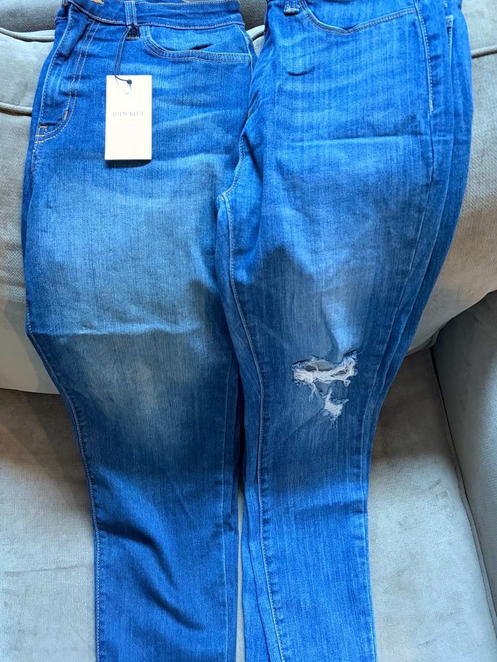 Judy Blue Medium Blue Straight Leg Jeans with Distressed Knee